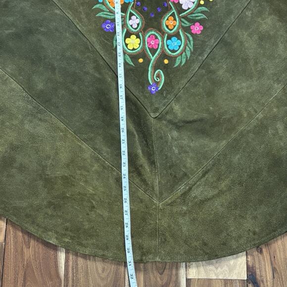 Vtg Olive Green Suede Cape Poncho Embroidery flowers Boho Hippie Festival Retro - Picture 7 of 10